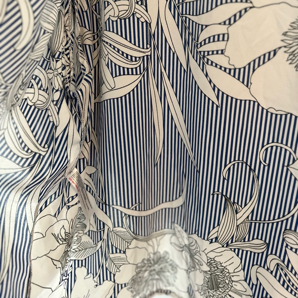 Akemi + Kin Anthropologie Savannah Kimono beautiful, lightweight kimono - Picture 5 of 7